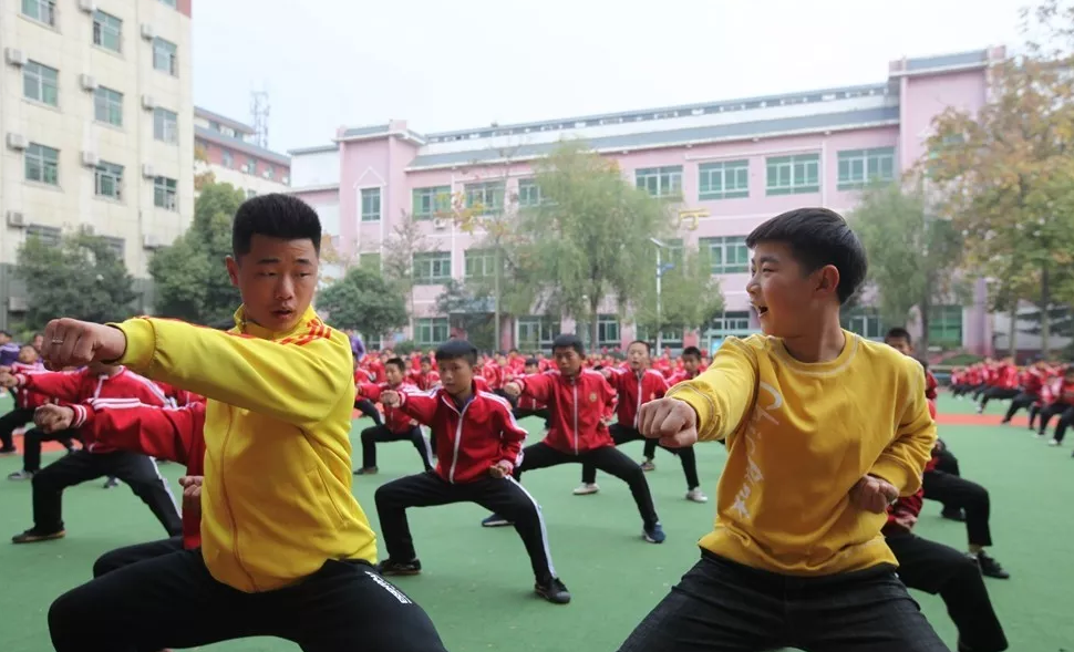 小孩送河南少林学武哪家少林武校最正规?[少林学校收费标准]