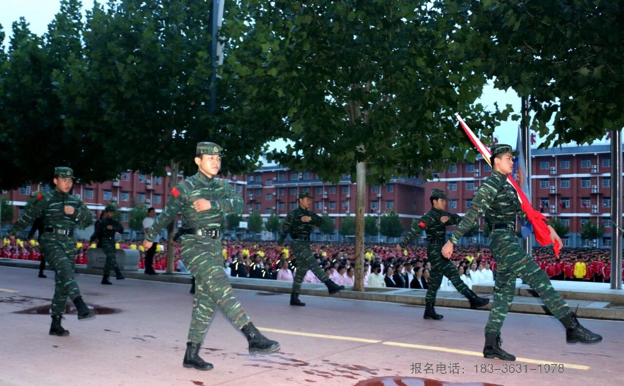 少林小龙武校举行“致敬教师节”主题升旗仪式