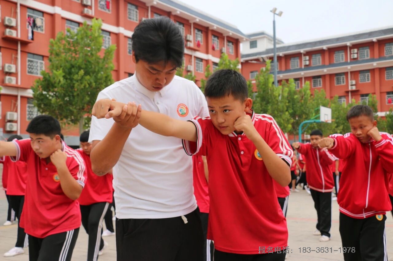 少林小龙武校全托散打二部教练王重：教“拳脚”更教做人