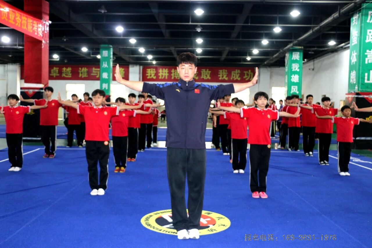 少林小龙武校竞训表演部教练贾守杰：严训出尖兵 精心育精英