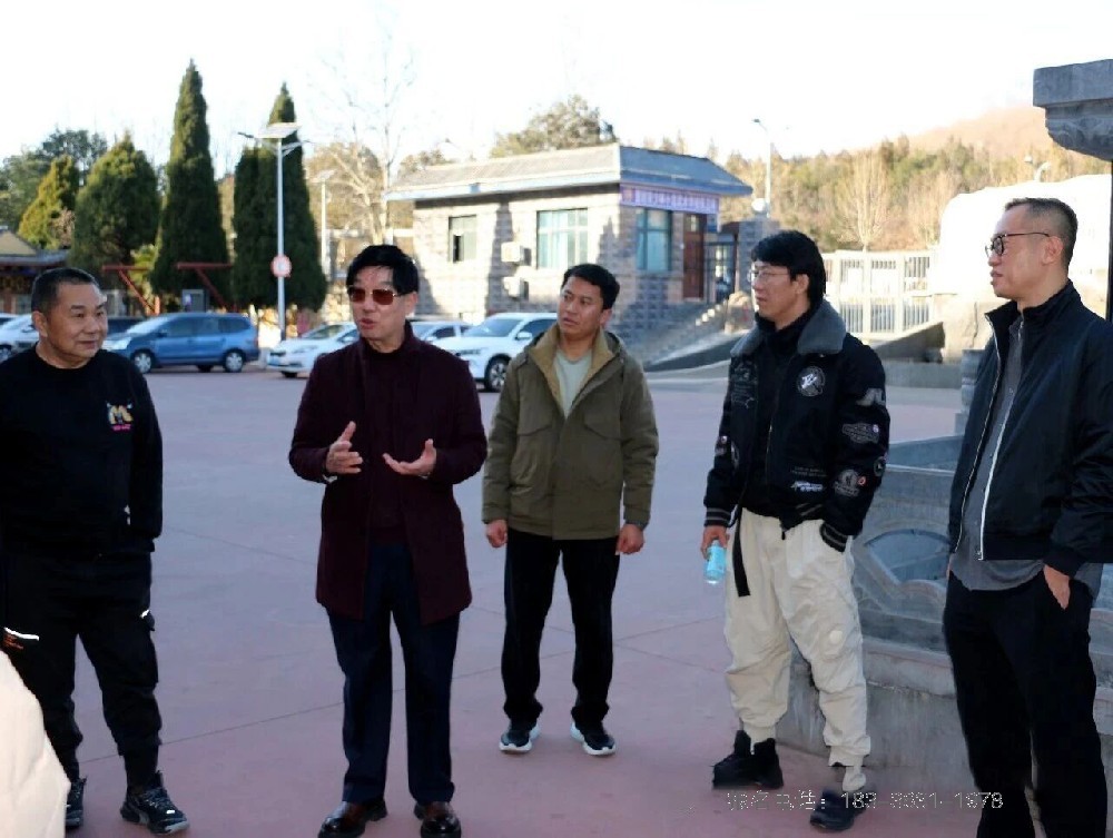 影视名家聚少林 校企携手育英才——影视行业大咖一行莅临少林小龙武校考察交流