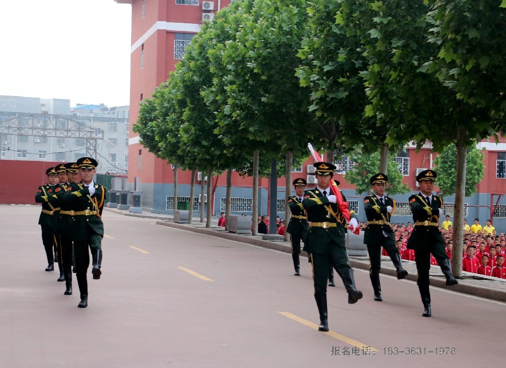 致敬劳动荣光 筑梦武韵青春｜嵩山少林小龙武校举行迎五一主题升旗仪式