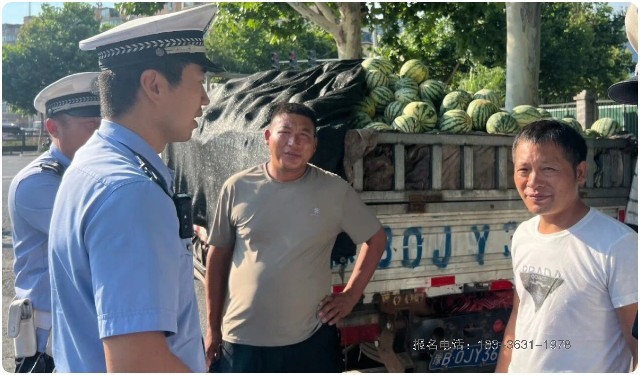 河南少林小龙武校暖心接力携手登封交警帮扶异乡瓜农