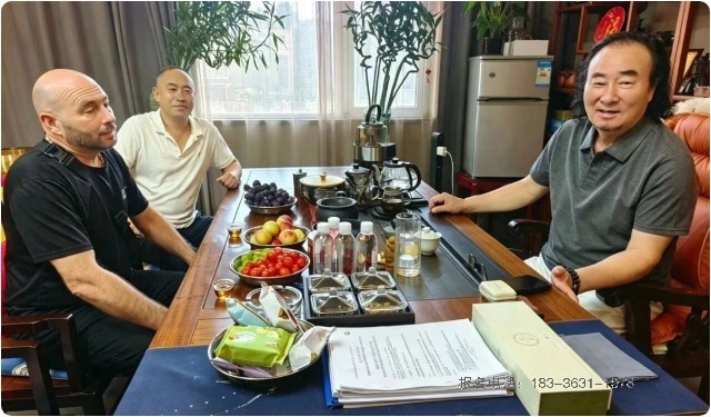 河南少林小龙武校国外弟子澳洲青龙武馆馆长释行奥再度回访母校