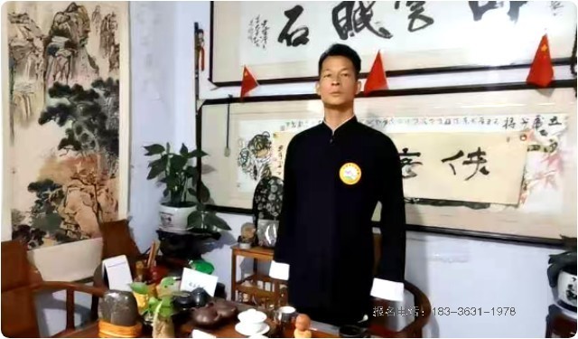 嵩山少林小龙武校教练石飞—以身作则守初心 言传身教育少年
