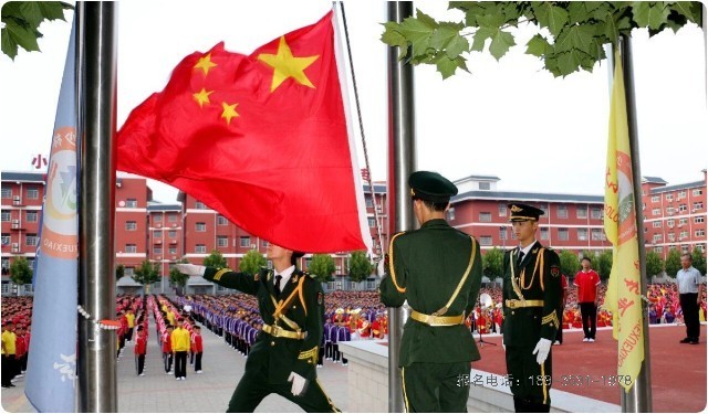 嵩山少林小龙武校举行“规范日常行为，涵养优良学风”行为养成教育主题升旗仪式