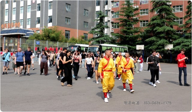 河南少林小龙武校：中德青年学生交流团来校开展武术文化交流活动